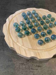 jeu du solitaire en châtaignier création Woody Woods Design entreprise individuelle française de création de jeux en bois (Gard) jeu en vente sur le site : www.woody-woods-design.fr