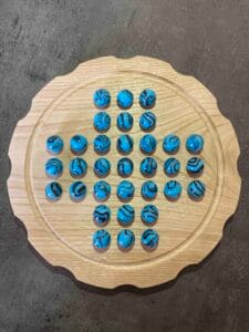 jeu du solitaire en châtaignier création Woody Woods Design entreprise individuelle française de création de jeux en bois (Gard) jeu en vente sur le site : www.woody-woods-design.fr