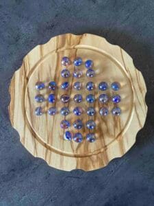 Jeu du solitaire en olivier création Woody Woods Design entreprise individuelle française de création de jeux en bois (Gard) jeu en vente sur le site