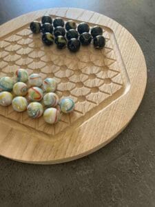 jeu de l'Abalone en châtaignier création Woody Woods Design entreprise individuelle française de création de jeux en bois (Gard) jeu en vente sur le site : www.woody-woods-design.fr