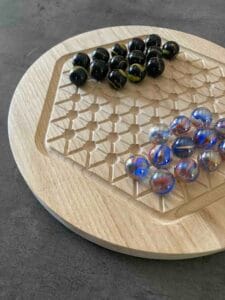 jeu de l'Abalone en châtaignier création Woody Woods Design entreprise individuelle française de création de jeux en bois (Gard) jeu en vente sur le site : www.woody-woods-design.fr