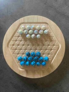jeu de l'Abalone en châtaignier création Woody Woods Design entreprise individuelle française de création de jeux en bois (Gard) jeu en vente sur le site : www.woody-woods-design.fr